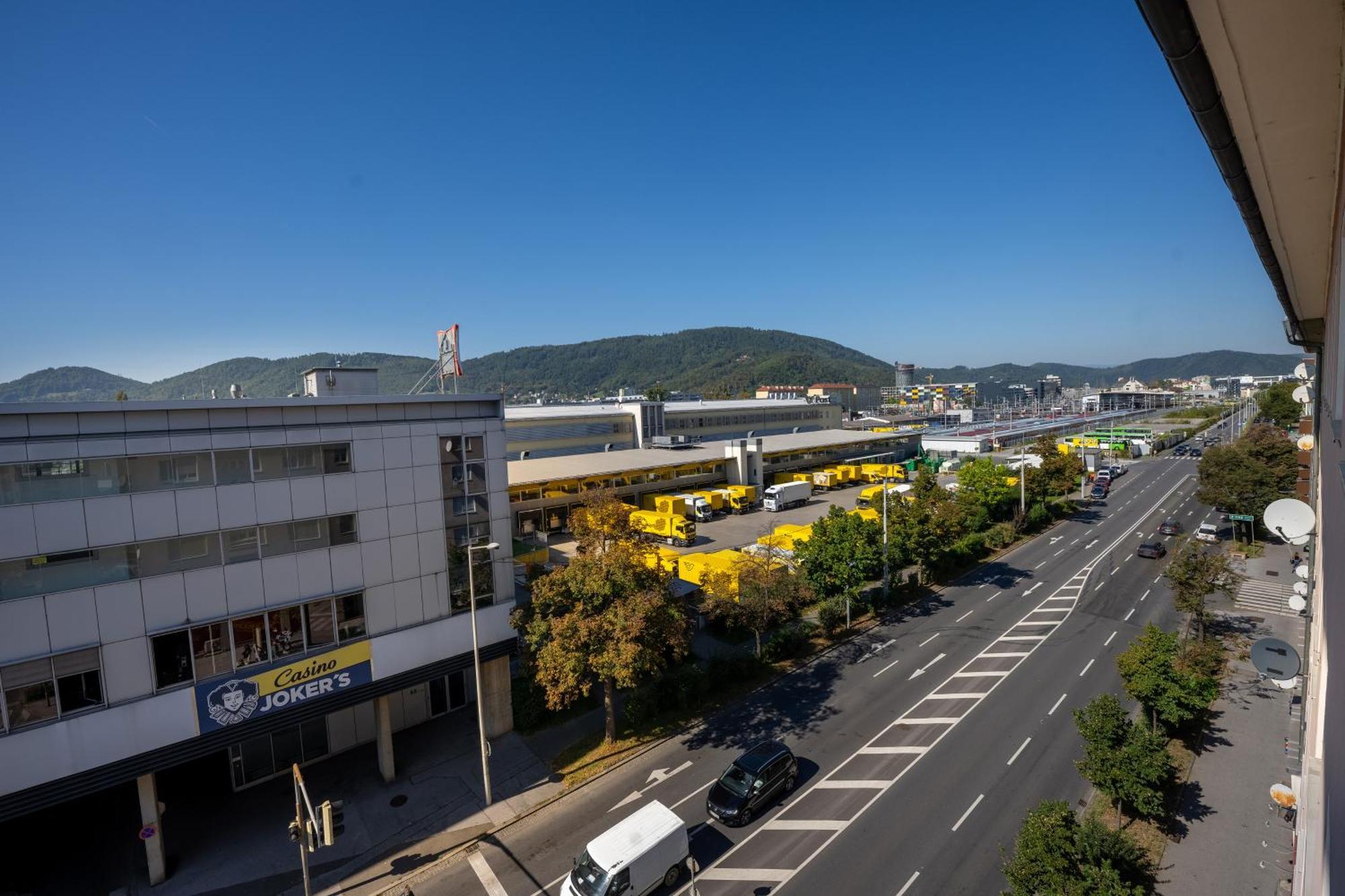 Tamliving Center Luxury 4 Rooms Smart Tv Kitchen Great View Graz Bagian luar foto