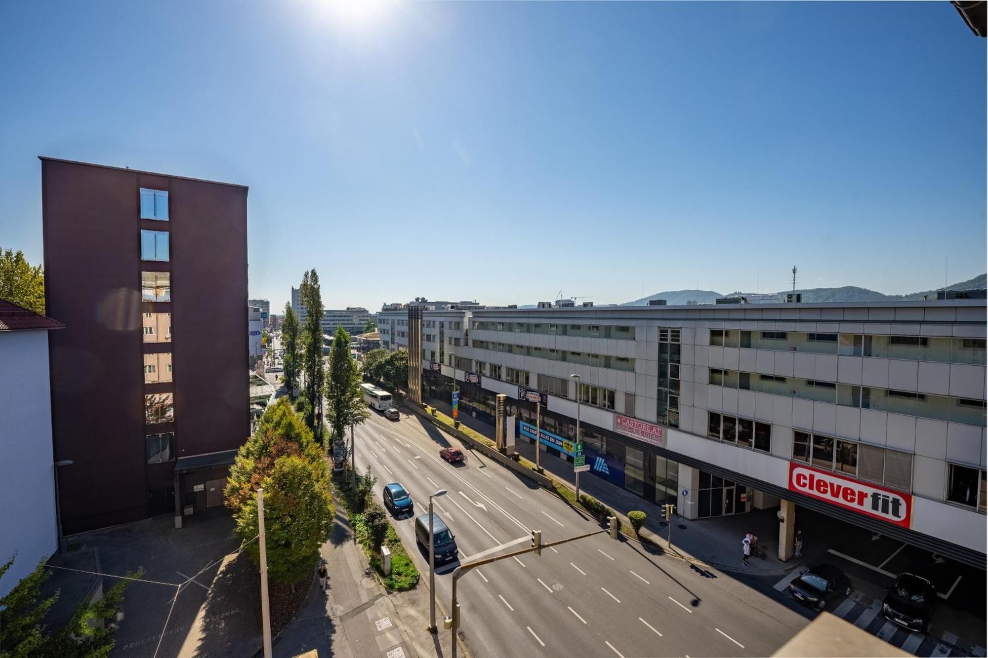 Tamliving Center Luxury 4 Rooms Smart Tv Kitchen Great View Graz Bagian luar foto
